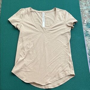 Lululemom beige V neck tee